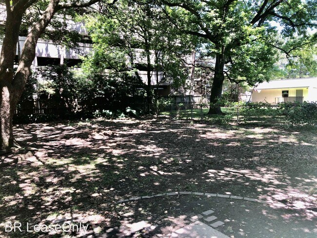 Building Photo - 3 br, 1.5 bath House - 8321 N. Essen Heights