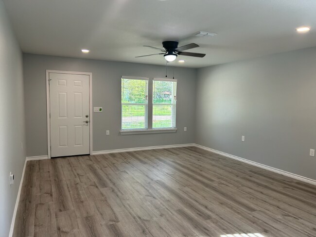 Building Photo - 413 Godfrey St