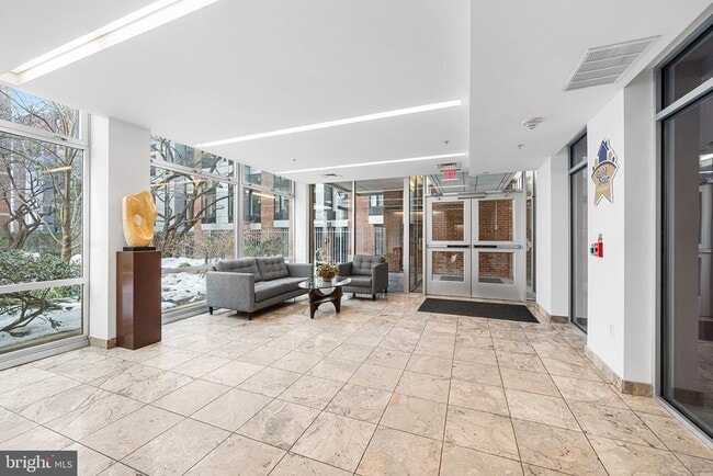 Building Photo - 22 S Front St