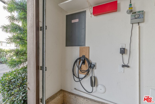 Building Photo - 12860 S Seaglass Cir