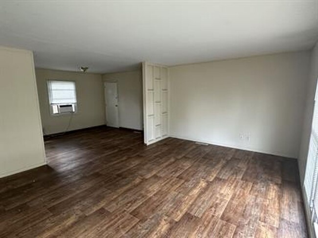Building Photo - 1509 S Mattis Ave
