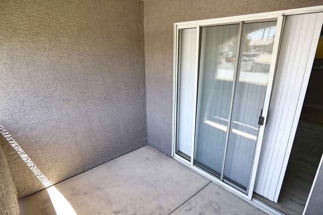 Building Photo - Great Upper Condo at Tuscan Villas, Hacienda and Decatur