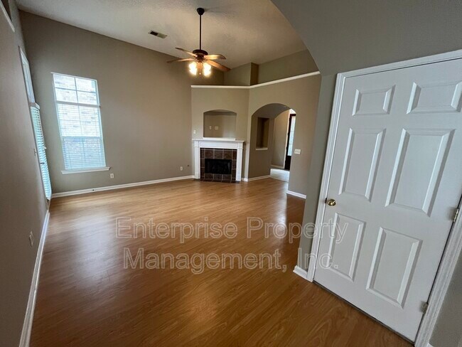 Building Photo - 5236 Laurel Home Cove