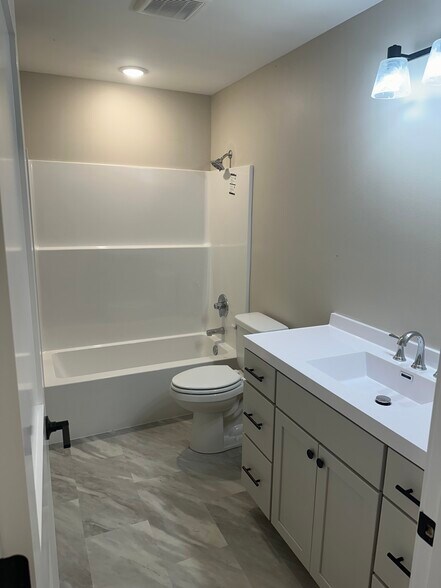 Building Photo - 1500 Lower Trentwood Cir NE