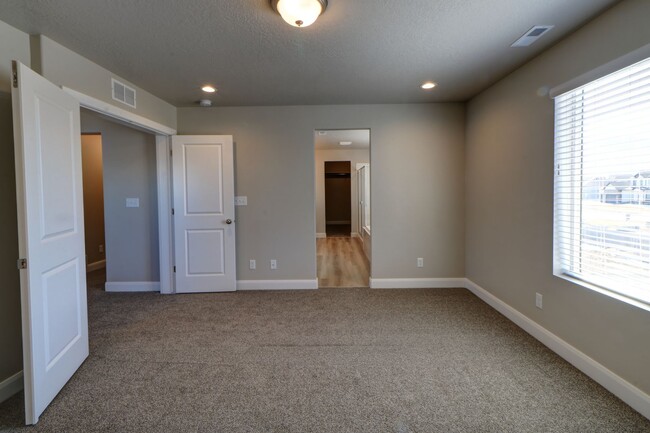 Building Photo - Beautiful new build in Spanish Fork