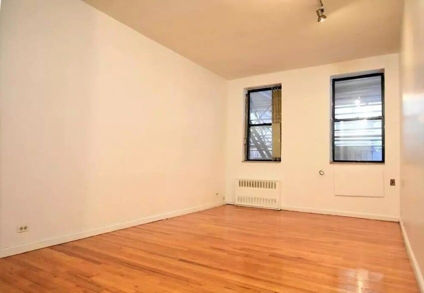 Primary Photo - 111 Sullivan St