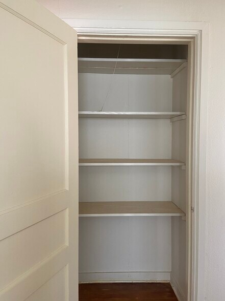 Building Photo - 147 E Elmwood St