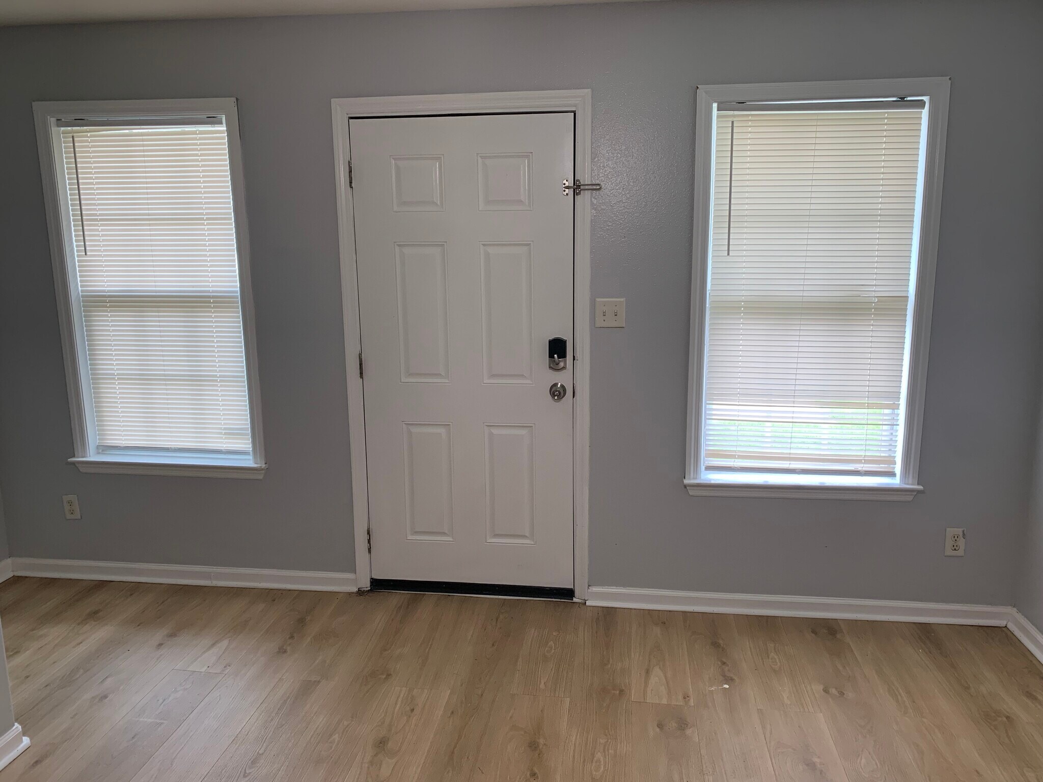 Front door - 2717 Pineview Dr