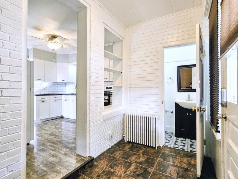 Building Photo - 324 S Broad St