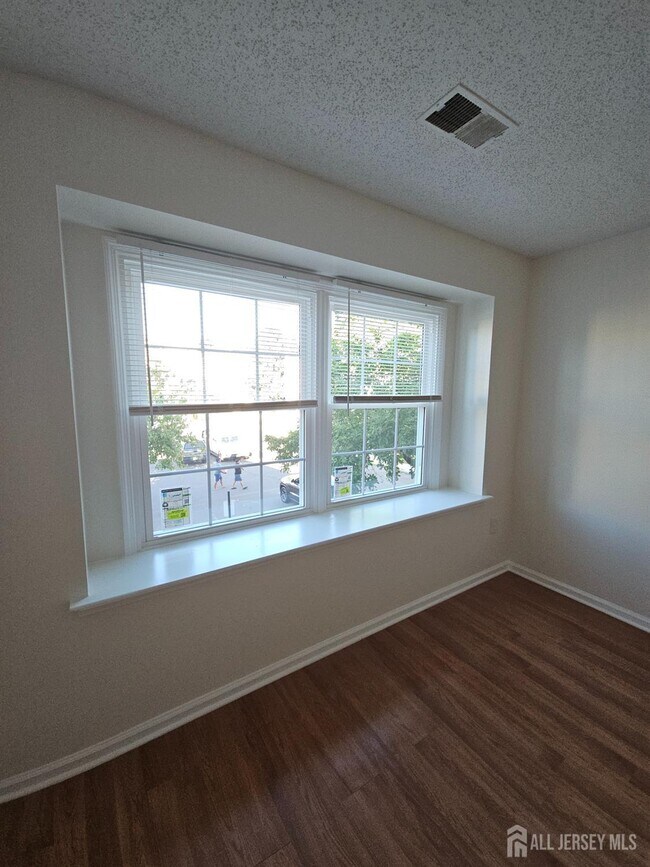 Building Photo - 1226 Edpas Rd