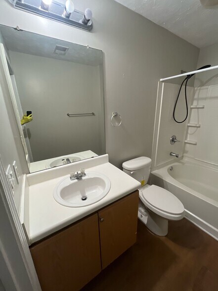 Building Photo - 8101 Par Four Way