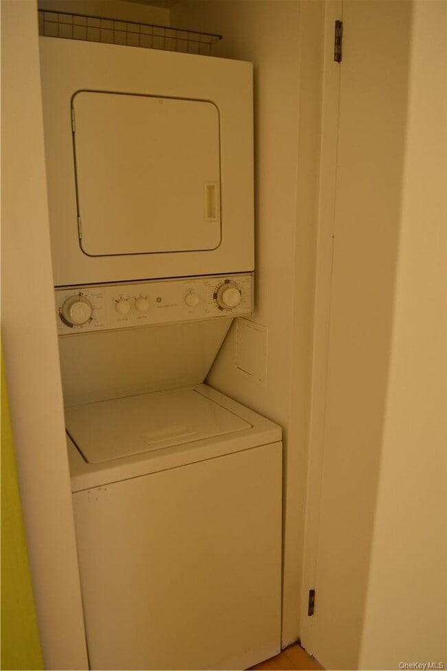 Building Photo - 4 Martine Ave