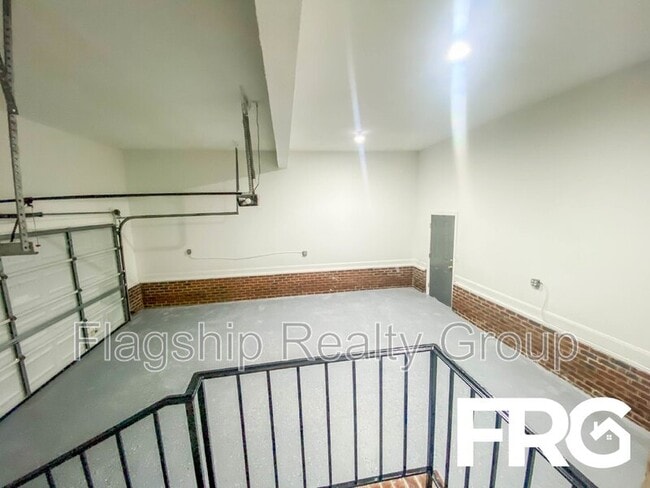 Building Photo - 232 N Marion Dr
