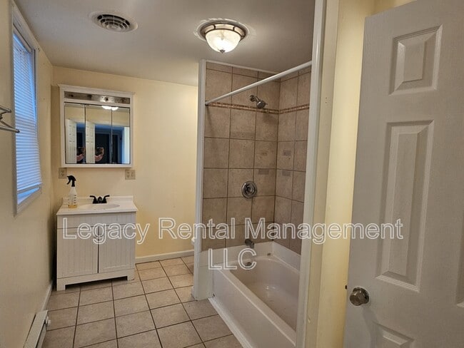 Building Photo - 2303 Old Berwick Rd