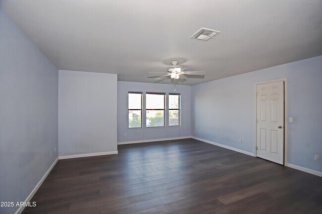 Building Photo - 8833 S 13th Pl
