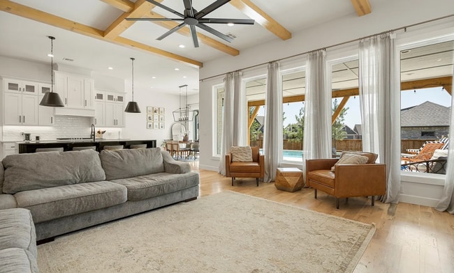 Building Photo - Gorgeous 4 bedroom & 4 Bath Luxury Home in...