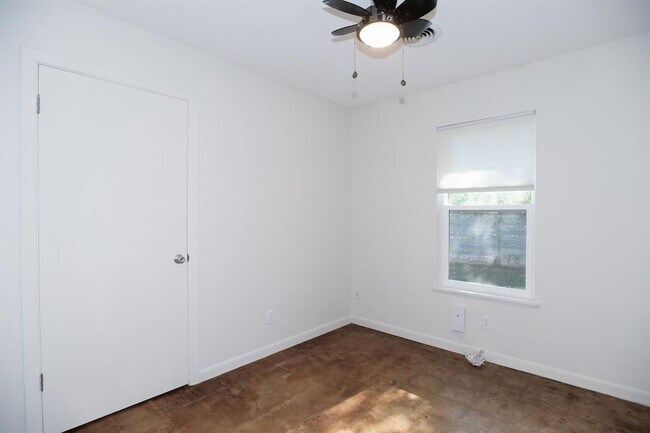 Building Photo - 1301 Clearfield Dr