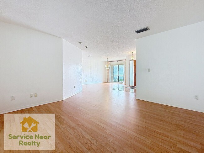 Building Photo - 3402 Country Woods Ct