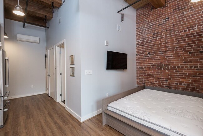 Building Photo - 63 Melcher St