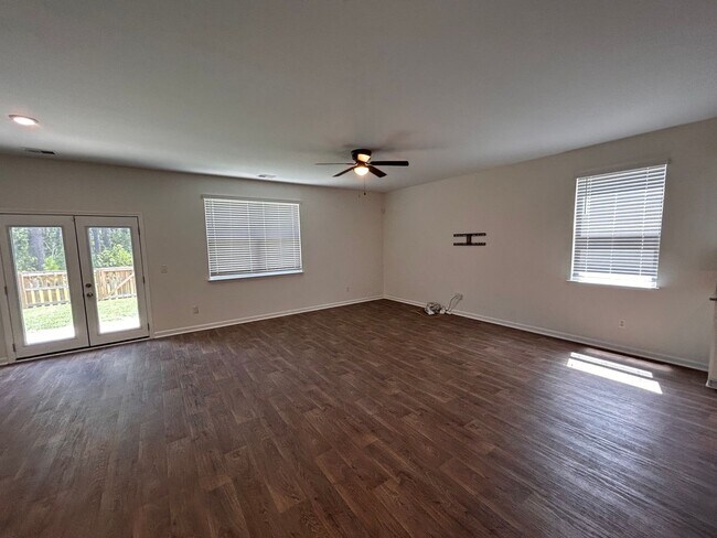 Building Photo - 219 Greenwich Dr
