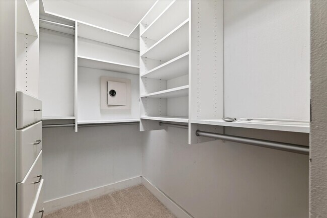 Building Photo - 5055 Addison Cir