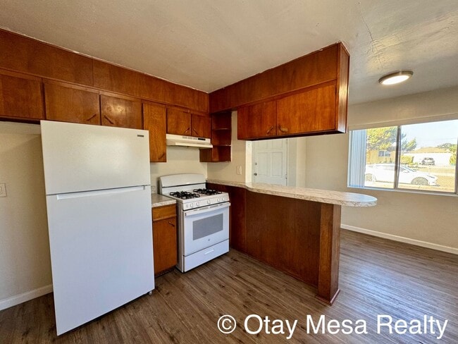 Building Photo - Charming 2-Bedroom Home with Expansive Out...