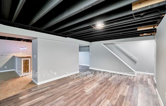 Building Photo - 121 Walnut Hill Dr