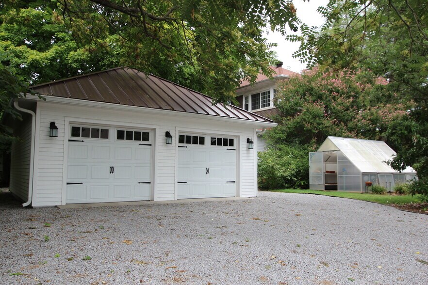 Building Photo - 112 S Maney Ave