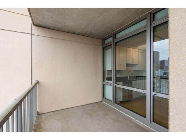 Building Photo - 929 Portland Ave
