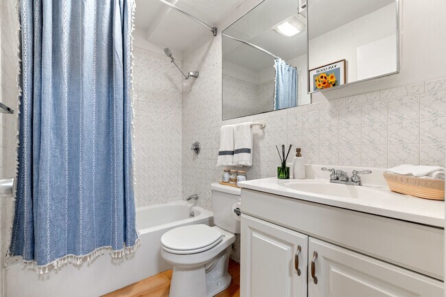 Building Photo - 46 Lewis St