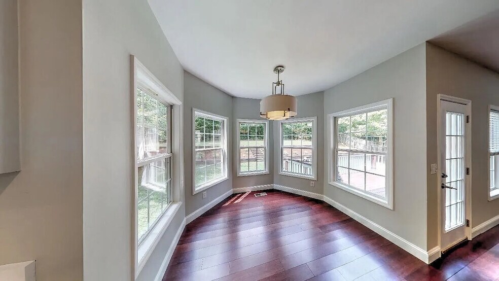 Building Photo - Room in House on New Parkside Dr