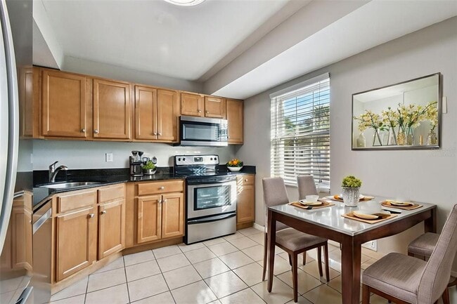 Building Photo - 3404 Latania Dr