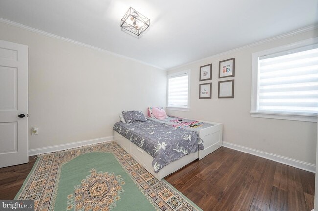 Building Photo - 227 E Hathaway Ln