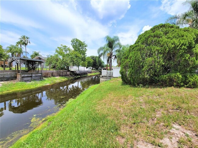 Building Photo - 124 Lakeview Dr