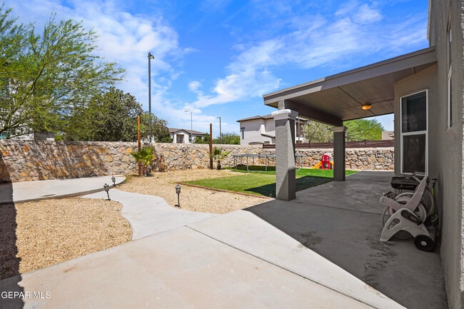 Building Photo - 10799 Walden Pond St