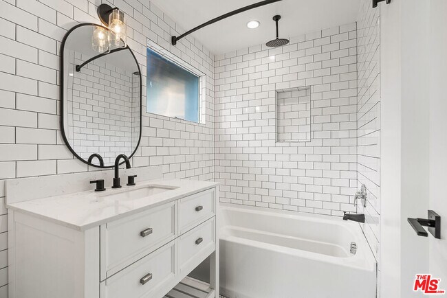 Building Photo - 7639 Machrea St