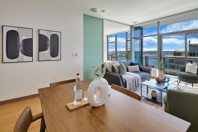 Building Photo - 2033 2nd Ave