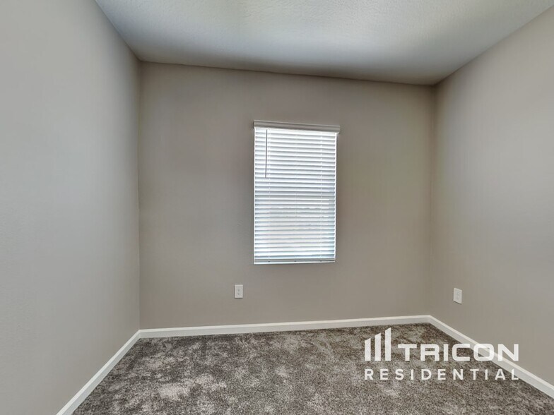 Building Photo - 1818 Rider Rain Ln