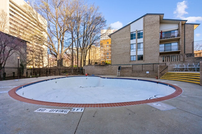 Building Photo - 102 Monroe St