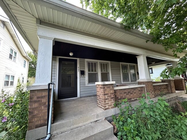 Primary Photo - 823 N Bradley Ave