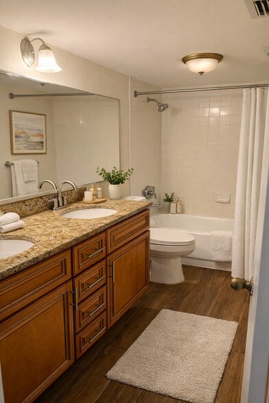 Building Photo - 400 E Colonial Dr