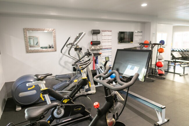 Building Photo - 2721 2nd St