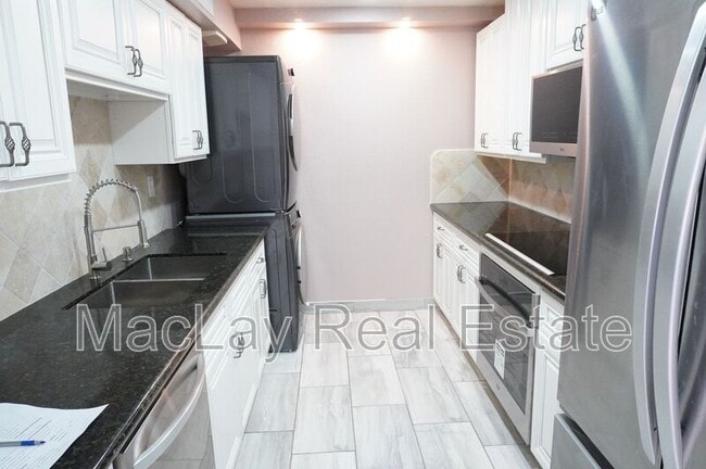 Building Photo - 10444 N 69th St