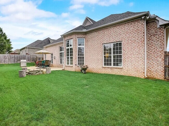 Building Photo - Spring Hill Gem! 3BR Home w/ Patio, Fire P...