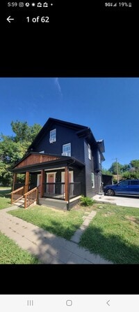 Building Photo - Golden Girls