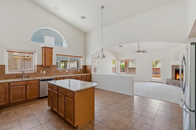 Building Photo - 677 W Pizzicato Ln