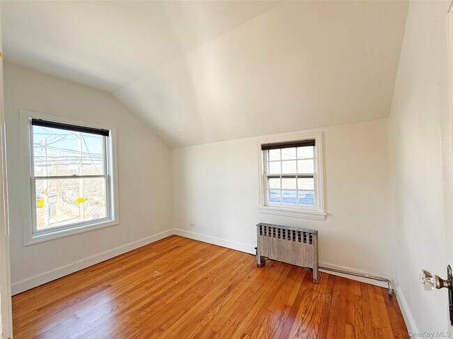 Building Photo - 495 Montauk Hwy