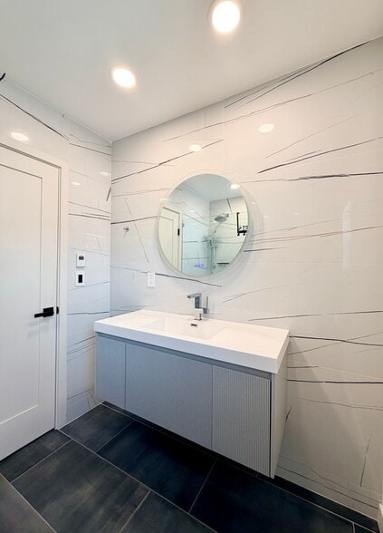 Building Photo - 557 S University Blvd