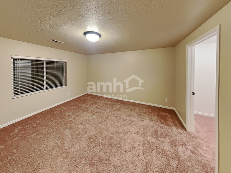 Building Photo - 294 Rocky Creek Way