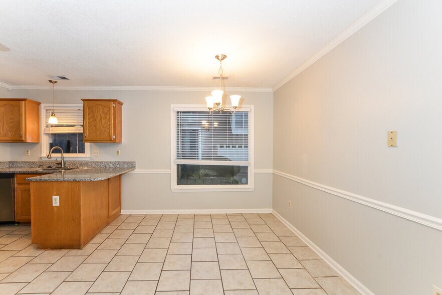 Building Photo - 9254 Chalkwell Ave